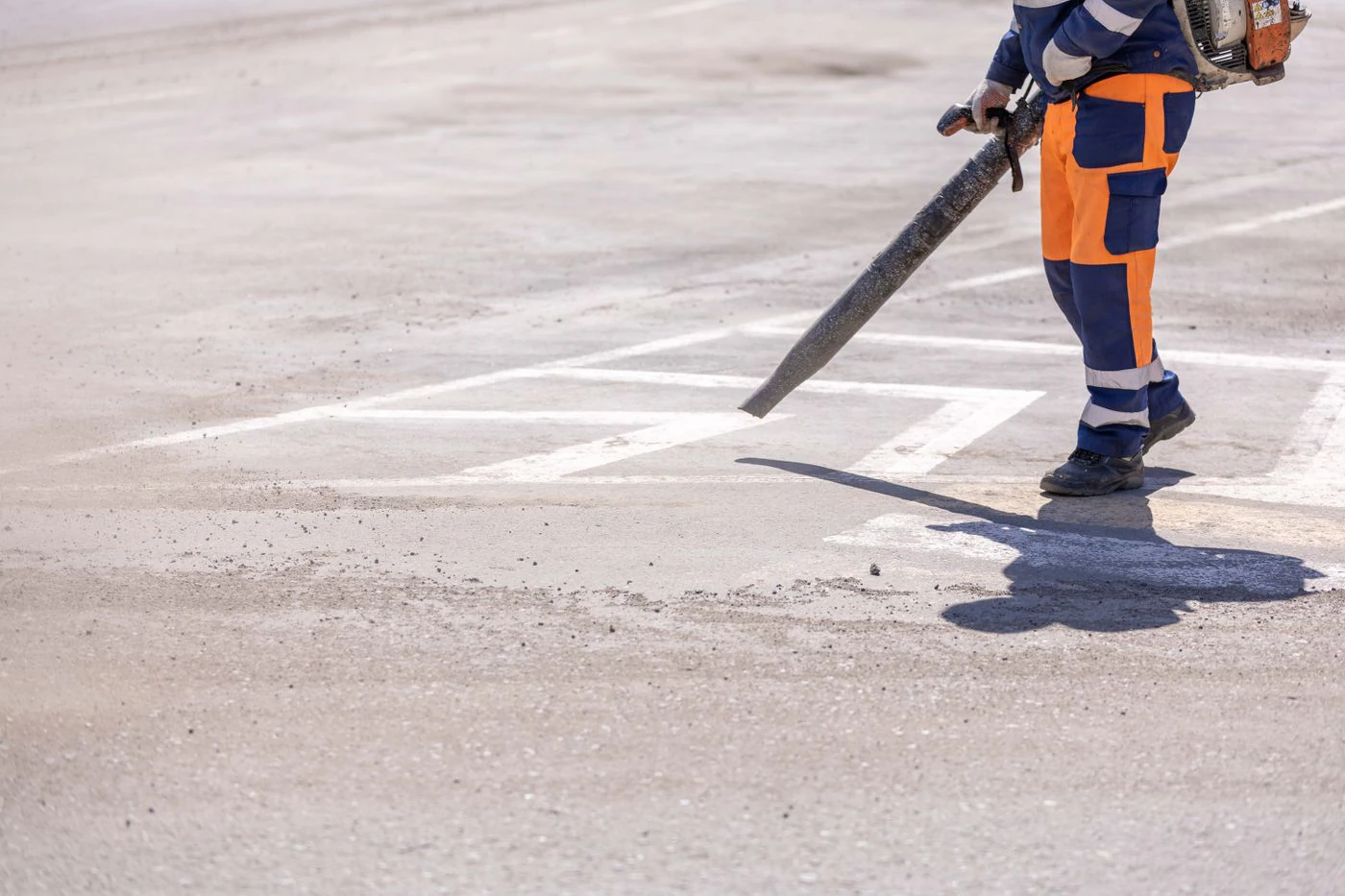 Road-marking work photograph 20