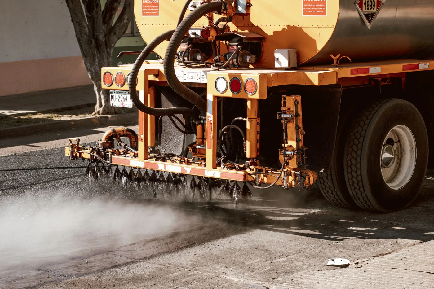 Road-marking work photograph 26